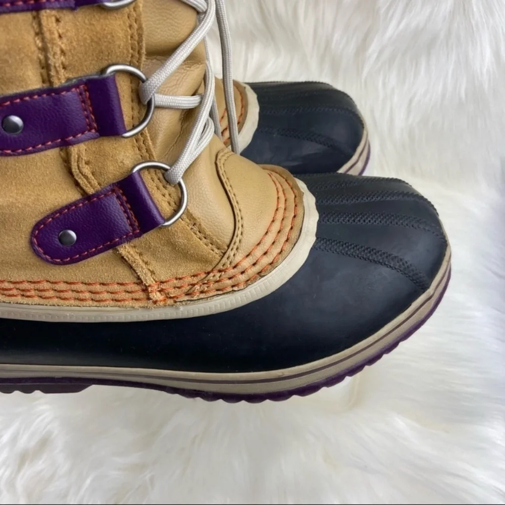 SOREL LACEUP FUR WINTER BOOTS SIZE 6